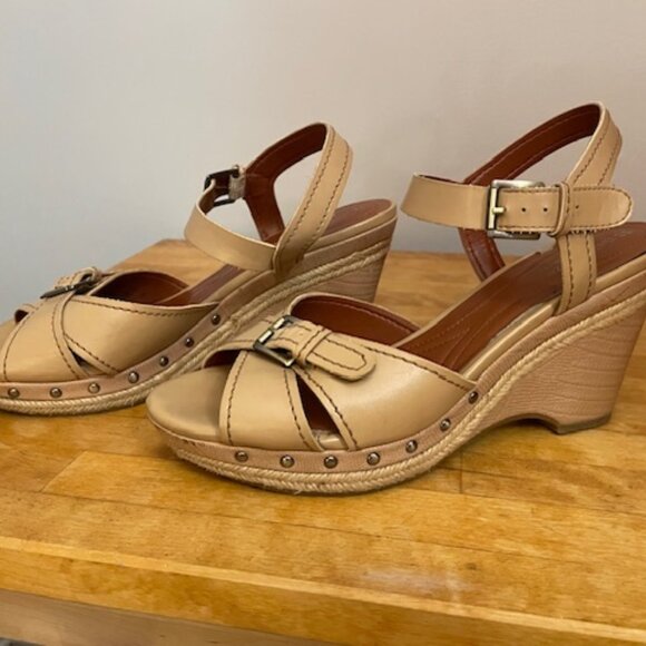Naturalizer beige wedge sandal size 9 - Picture 9 of 9